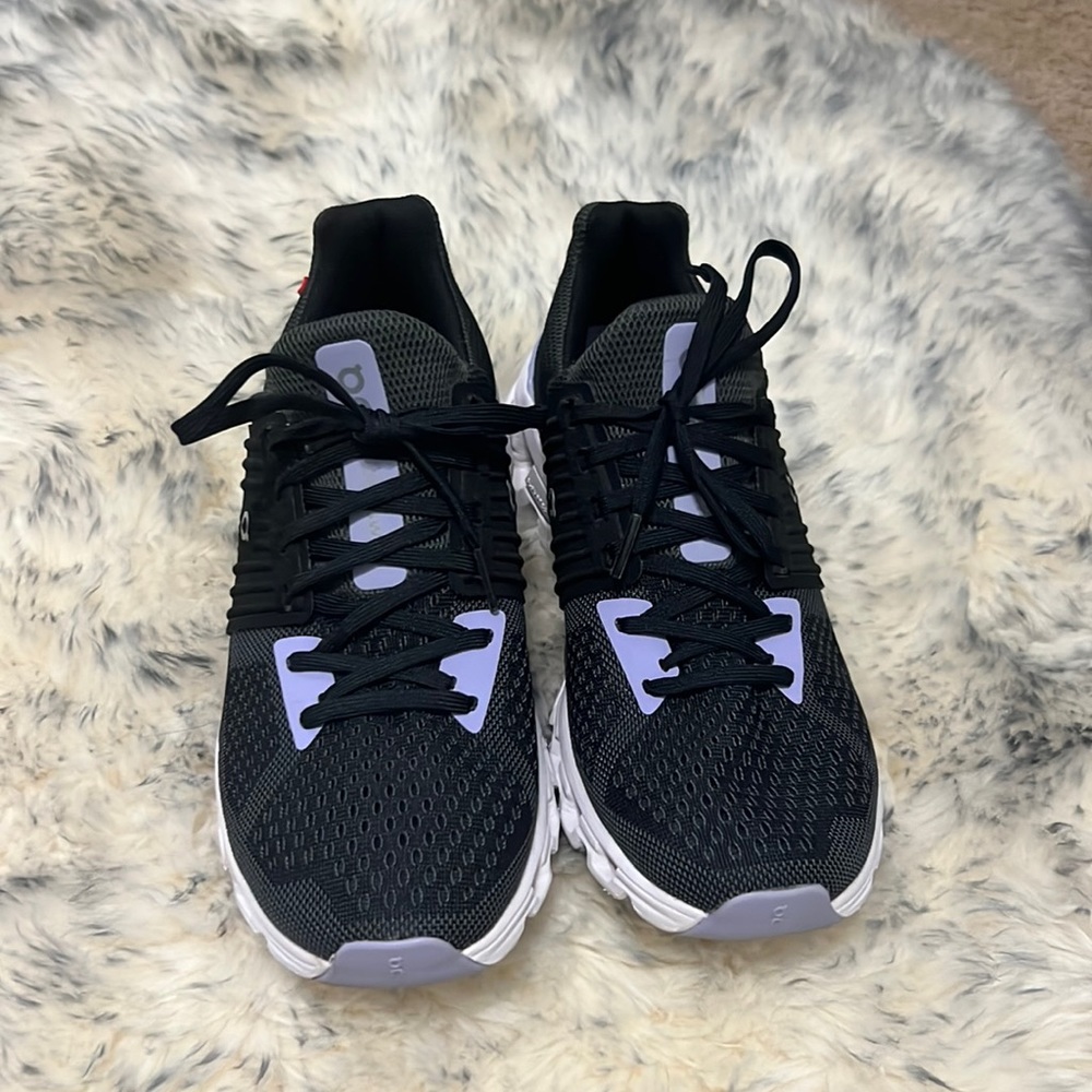 On running cloudswift sneakers
